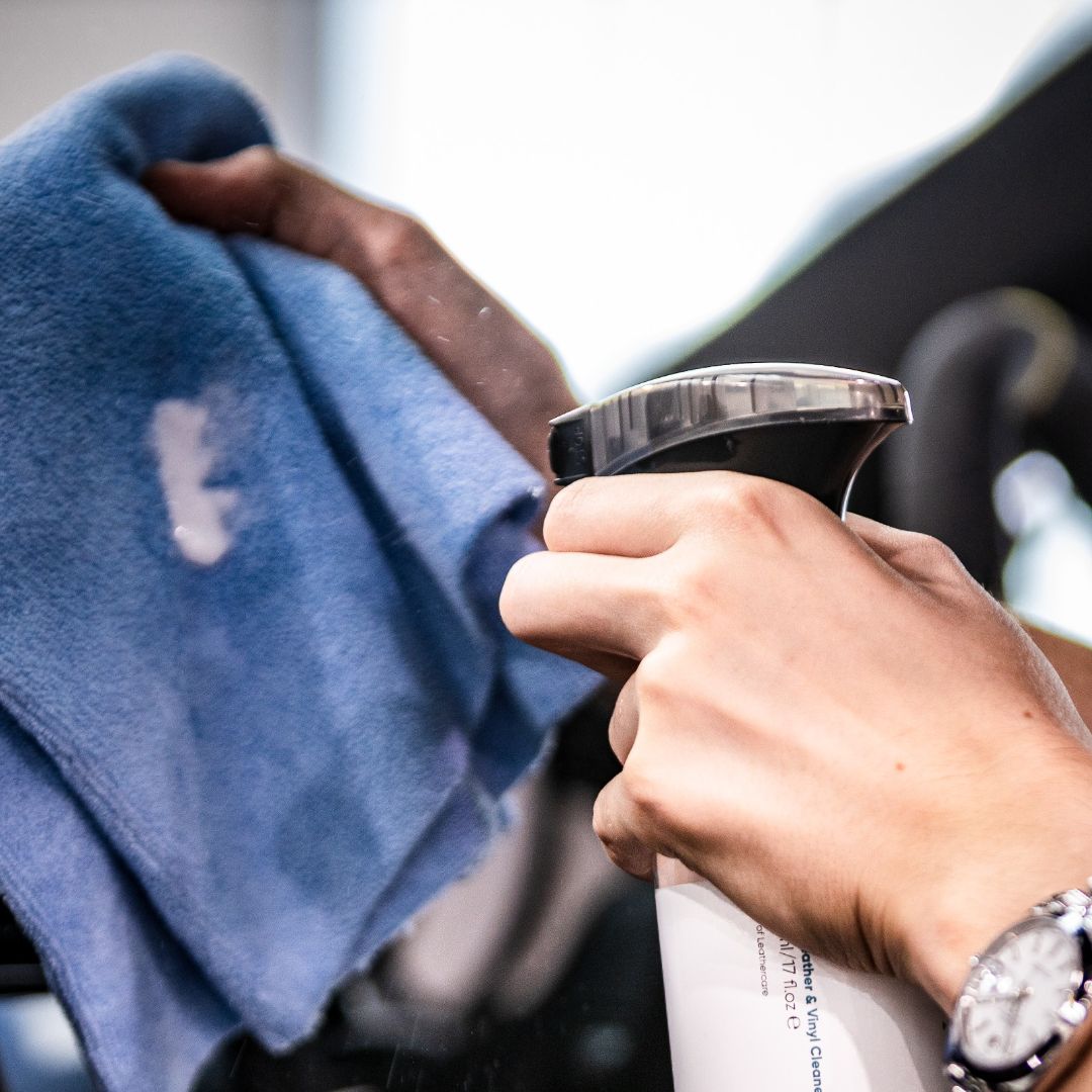 Geist Rapid Leather & Vinyl Cleaner PRO Strong 500 ml / 16.75 fl.oz with foam bottle-Leather Cleaner-Geist-500ml-Detailing Shed